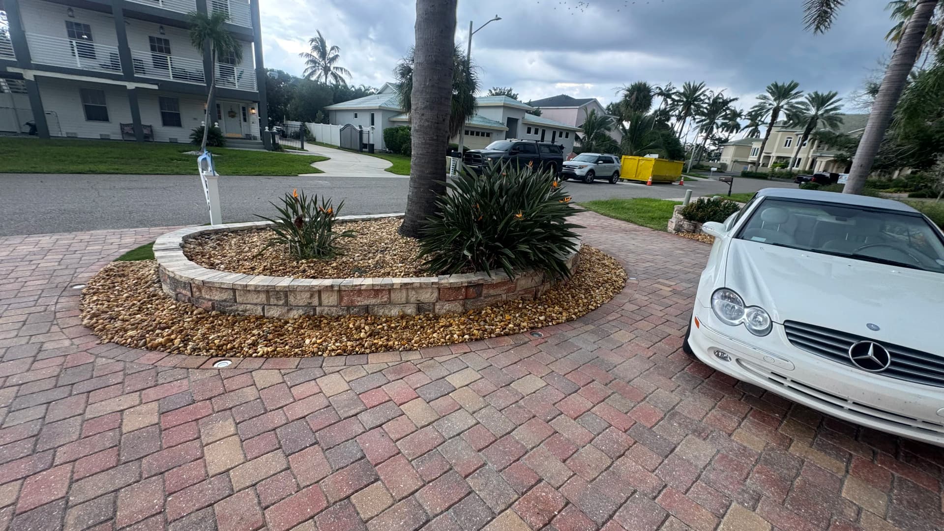 Gallery photos for Front Yard Garden Bed Cleanup with Fresh Mulch and River Rock: Image #3