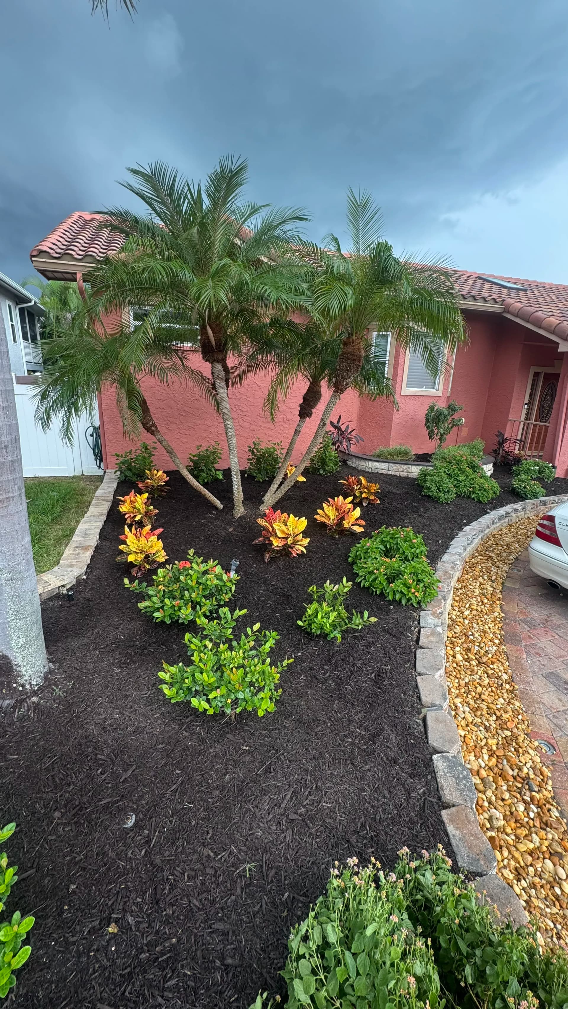 Gallery photos for Front Yard Garden Bed Cleanup with Fresh Mulch and River Rock: Image #1