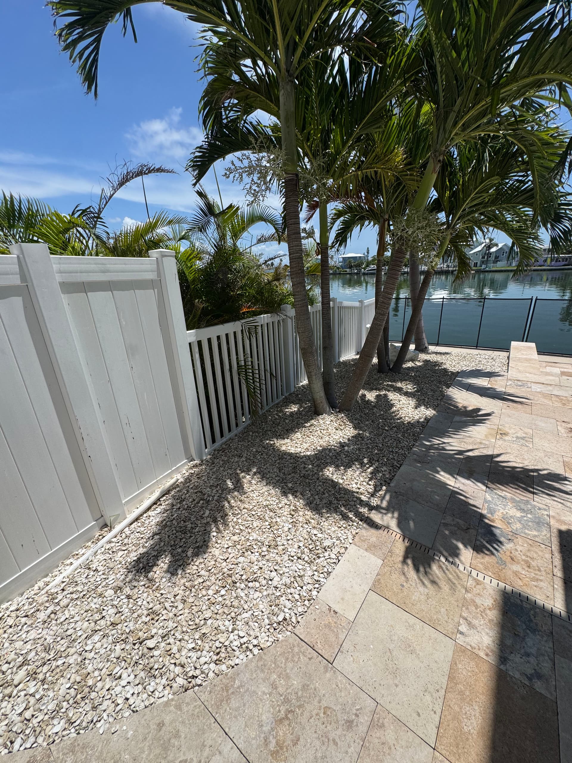 Gallery photos for Fresh Stone in Palm Tree Beds Makes a Big Difference: Image #1
