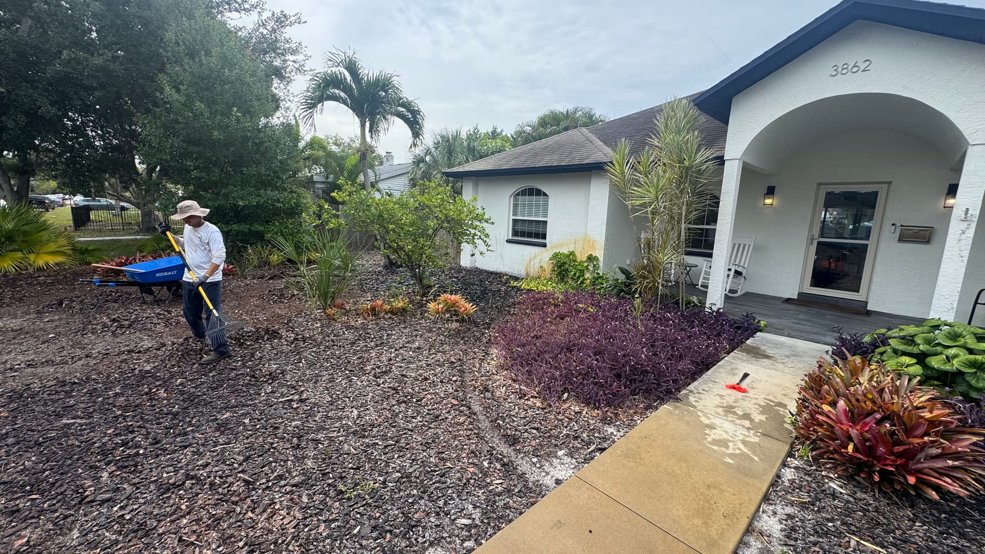 Gallery photos for Dead Front Yard Gets New Sod and Fresh Landscape Beds: Image #4