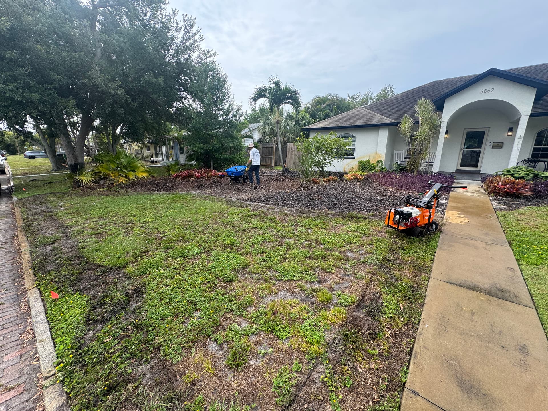 Gallery photos for Dead Front Yard Gets New Sod and Fresh Landscape Beds: Image #3